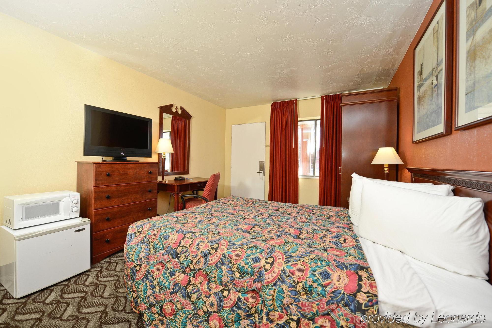America'S Best Value Inn ורנל חדר תמונה