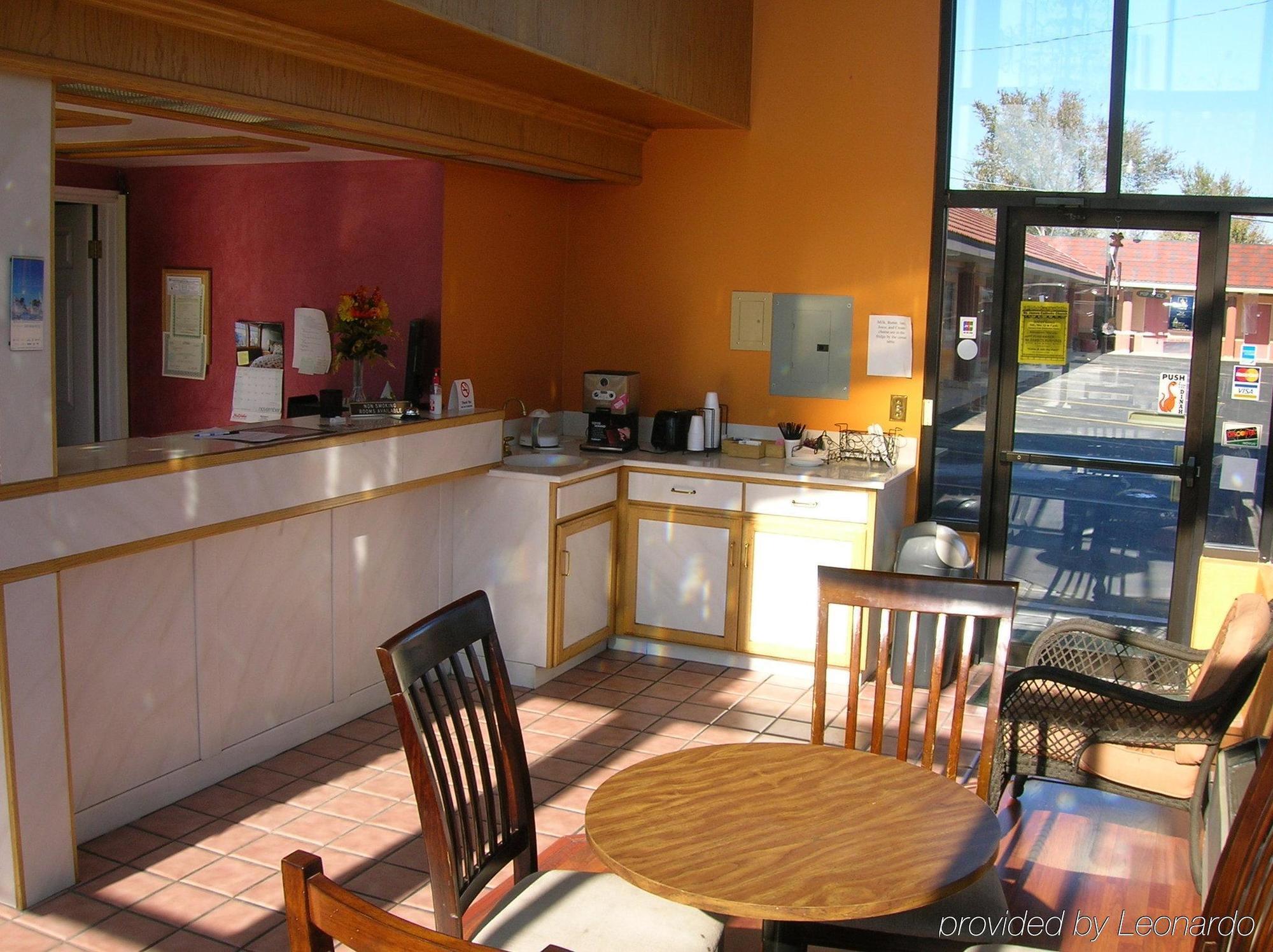 America'S Best Value Inn ורנל מסעדה תמונה