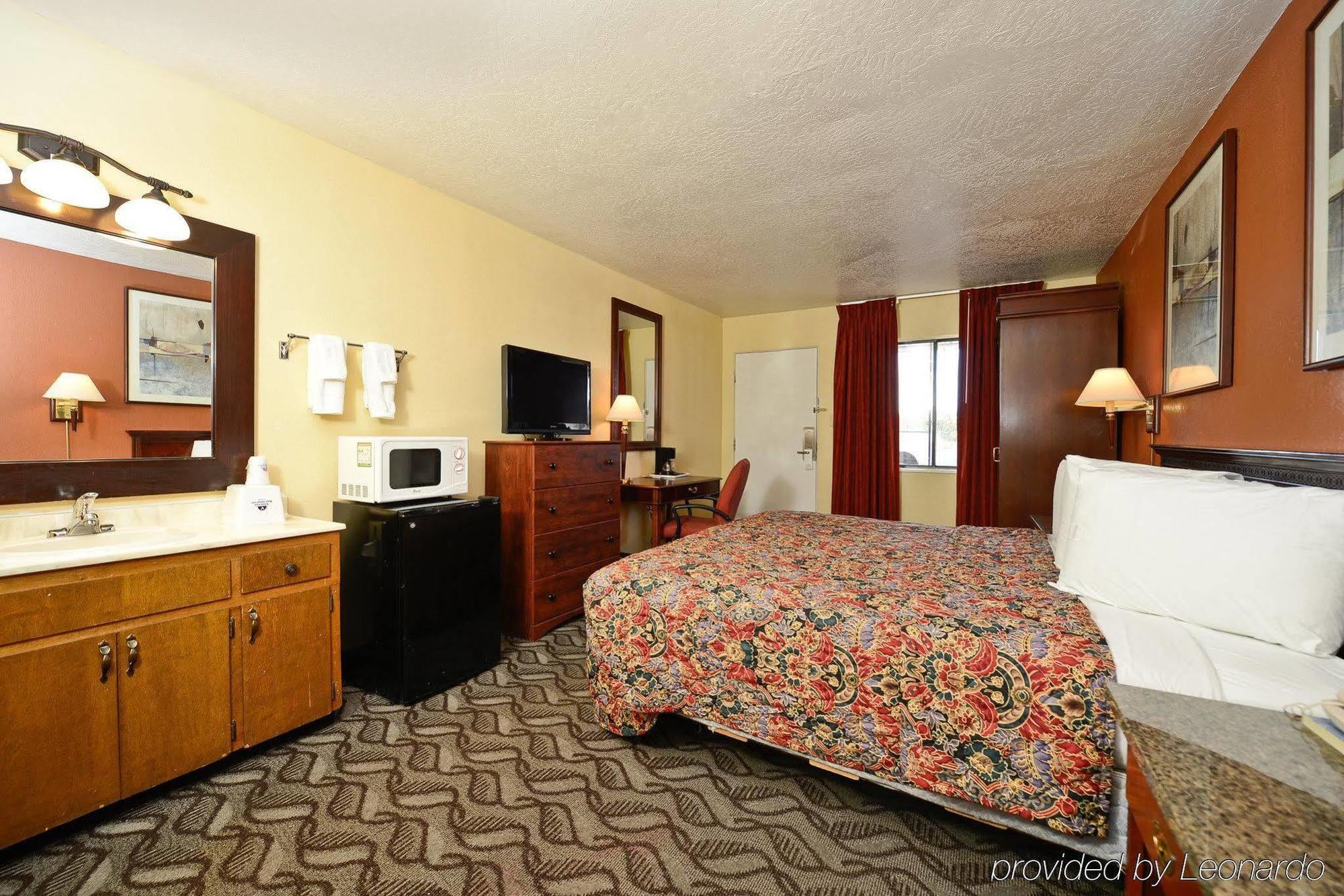 America'S Best Value Inn ורנל חדר תמונה